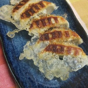 市販の餃子に羽根を♪